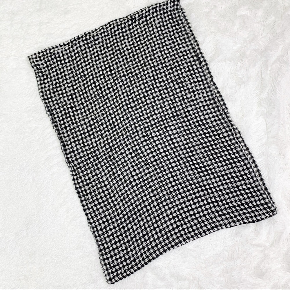 Stitch Fix Infinity Scarf black and white - Picture 6 of 6